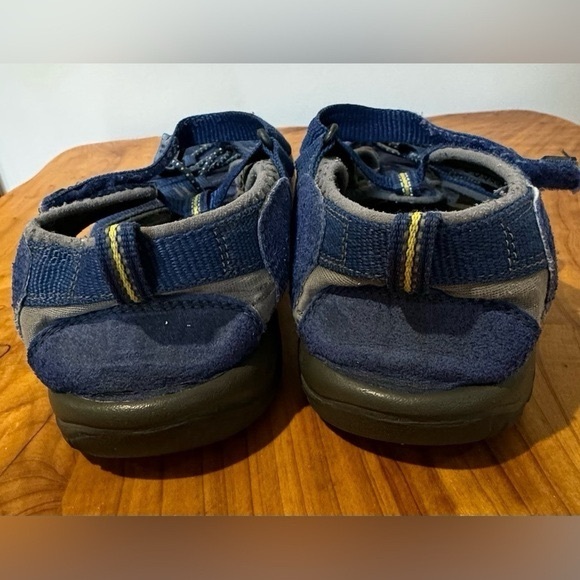 Keen Hybrid Waterproof Washable Youth Size 5 Sports Activewear Hiking Sandals - Picture 11 of 12